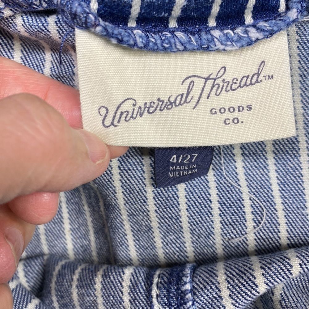 Universal Threads Blue Railroad Cropped Overalls Raw Hem Size 4/27 - Picture 8 of 10